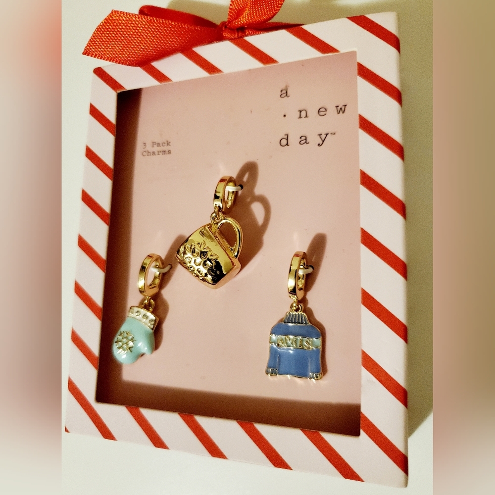 a new day Gold Charm Set New
